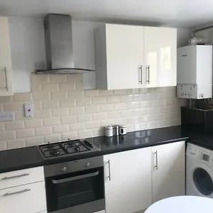 Grundy28 Homestay London